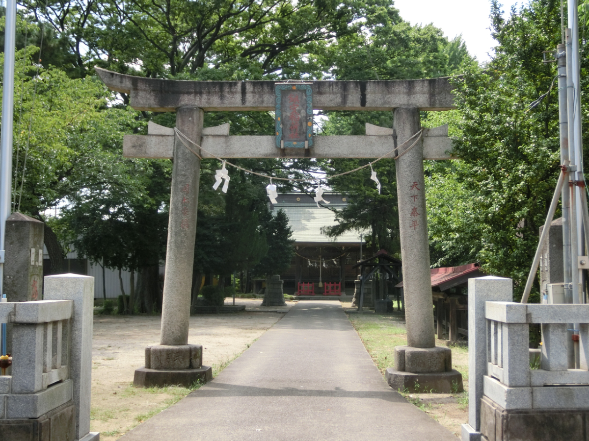鳥居と拝殿