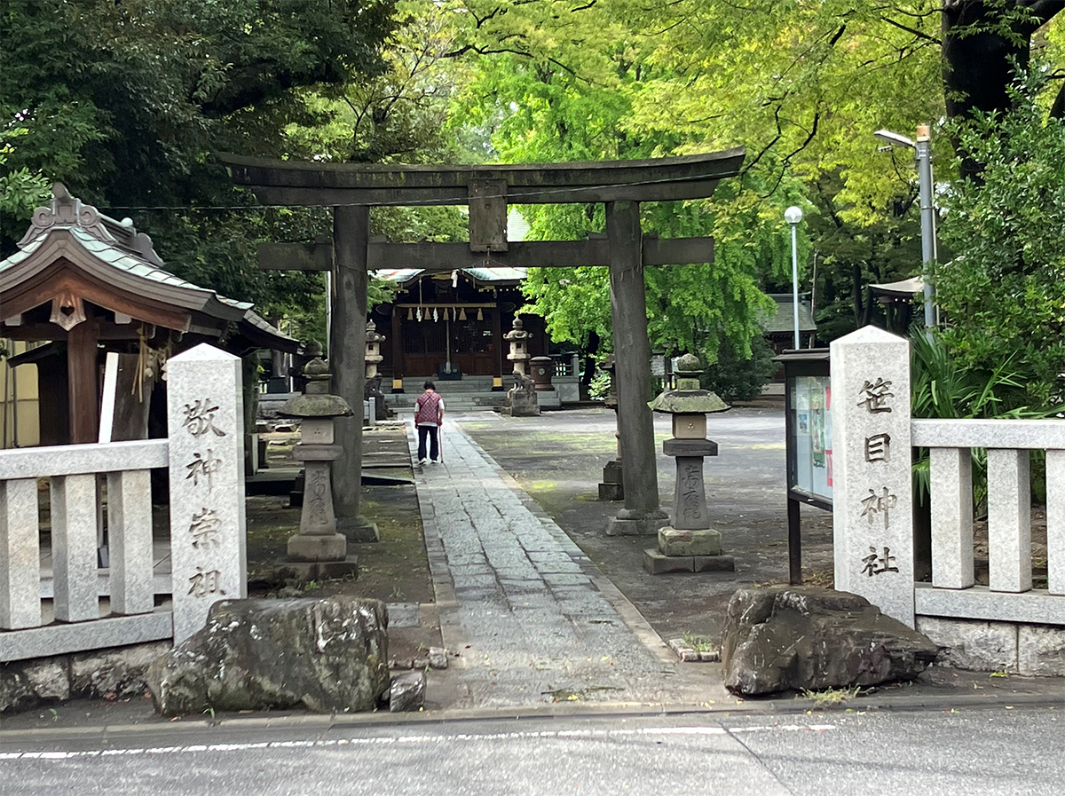 鳥居と拝殿