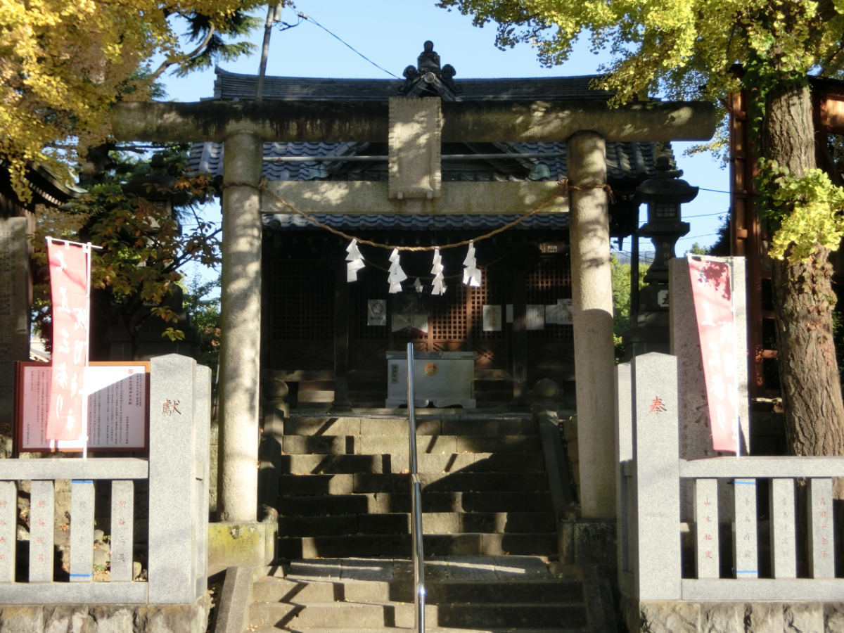 鳥居と拝殿