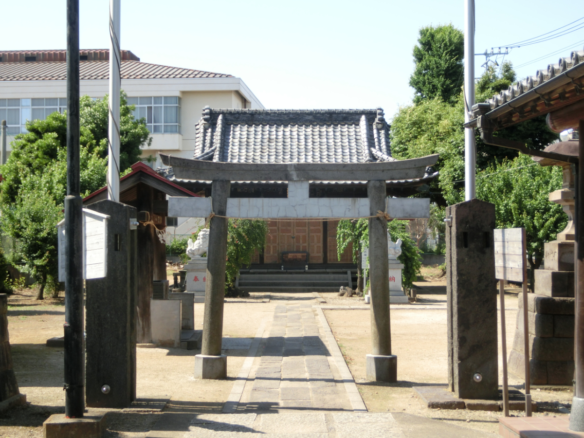鳥居と拝殿