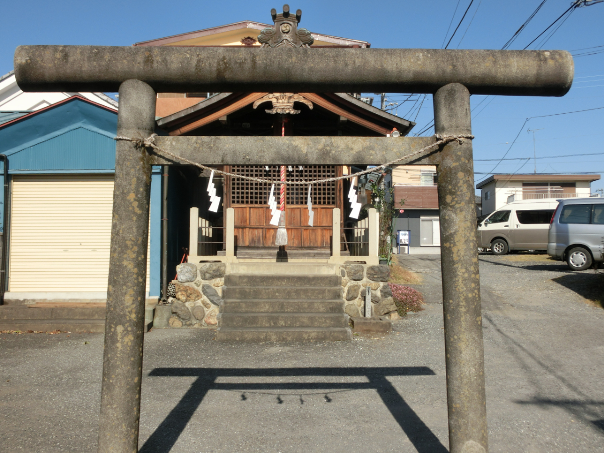 鳥居と拝殿