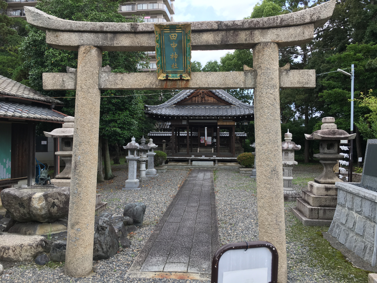 鳥居と拝殿