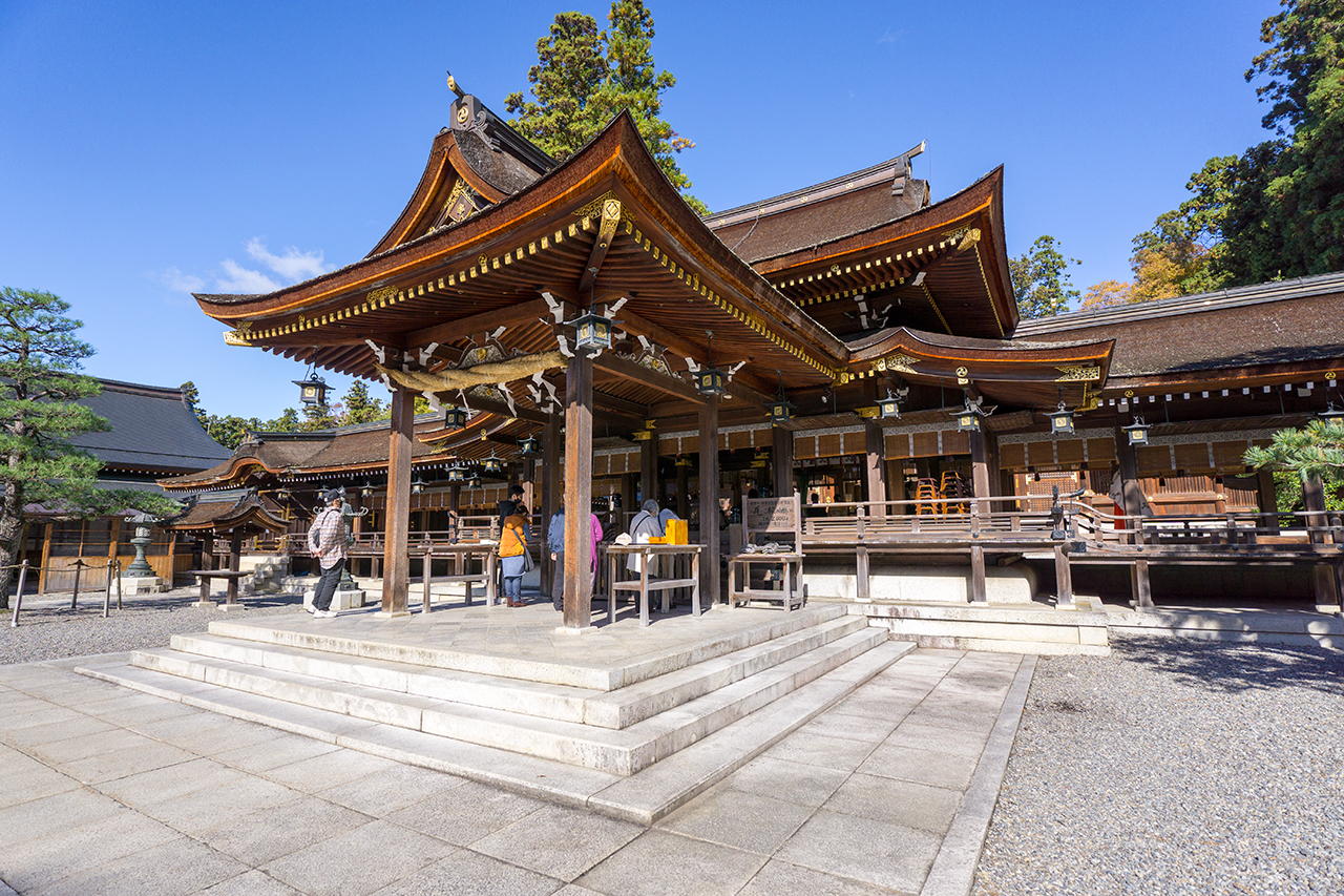 拝殿 斜め