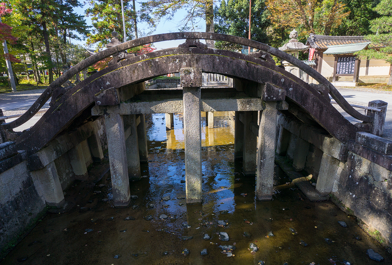 太鼓橋 横から