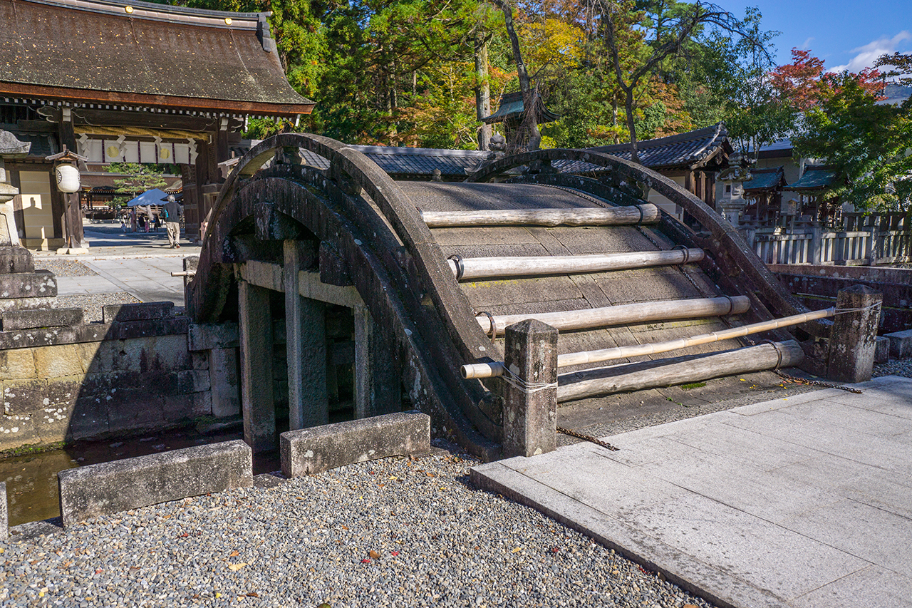 太鼓橋と御神門