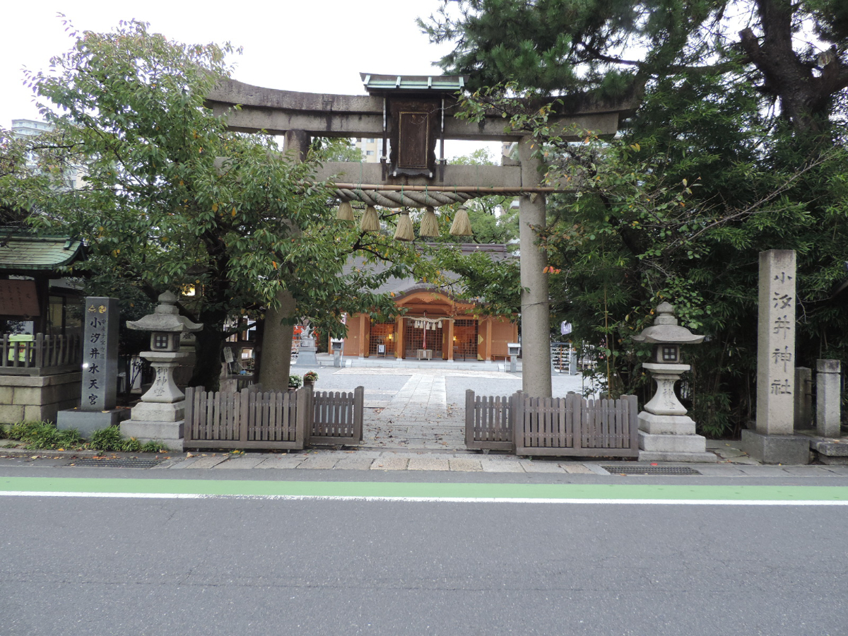 鳥居と拝殿