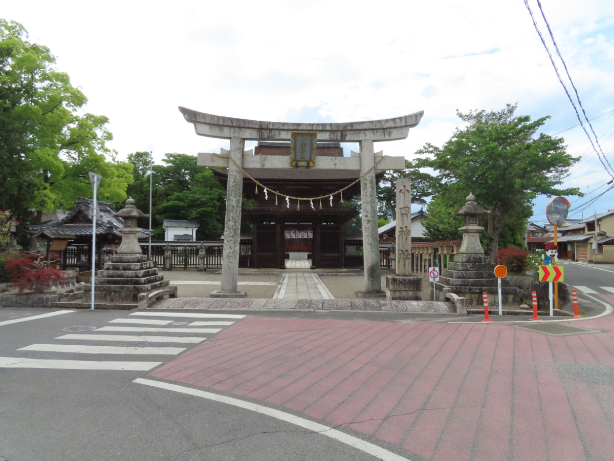 鳥居と拝殿