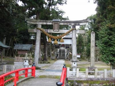乎彌神社 鳥居と拝殿