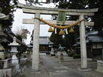神高槻神社 鳥居と拝殿