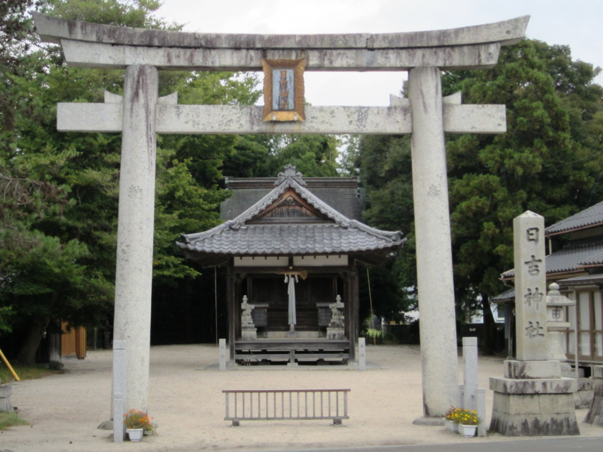 鳥居と拝殿