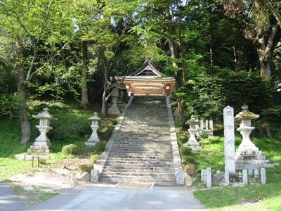 田中神社 参道階段と拝殿
