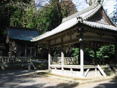 大荒比古神社・鞆結神社 拝殿と本殿