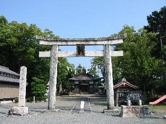 日吉二宮神社 鳥居と拝殿