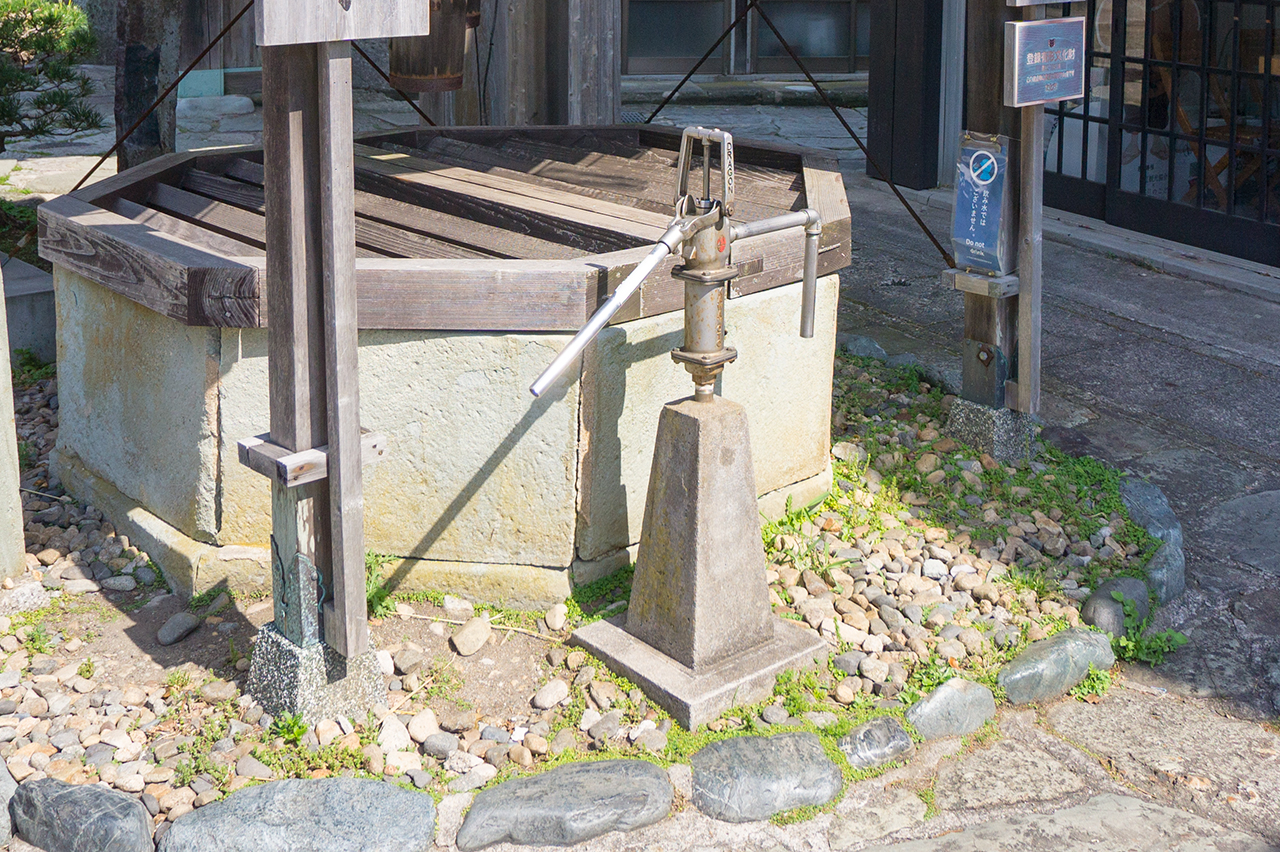 美保神社 廻船御用水「おかげの井戸」の手押しポンプ