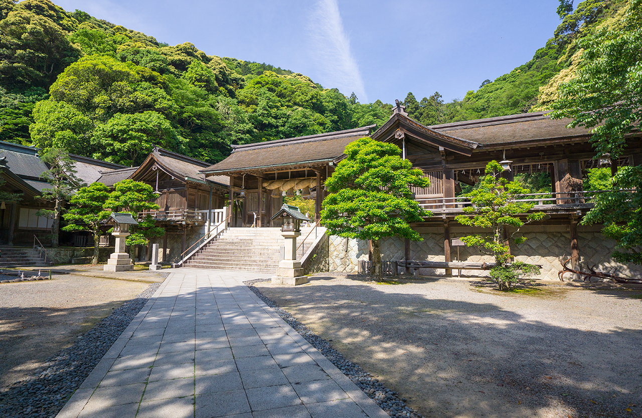 美保神社 参道から見える神門