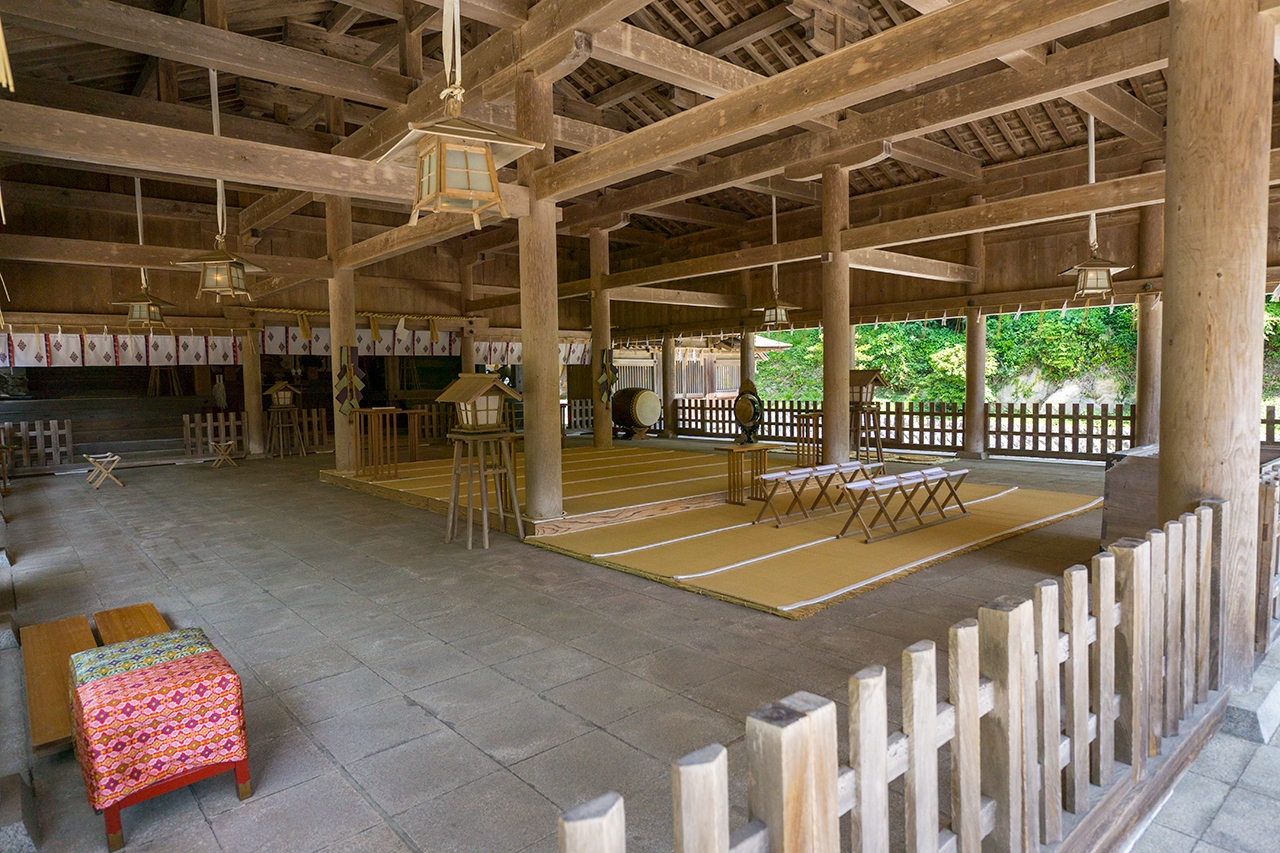 美保神社 拝殿内 斜め