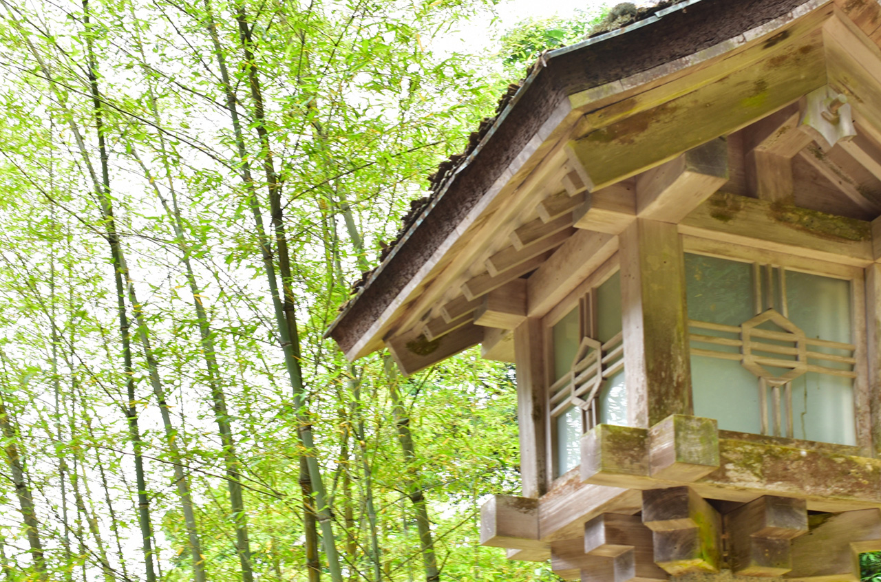 美保神社 御神竹と灯籠