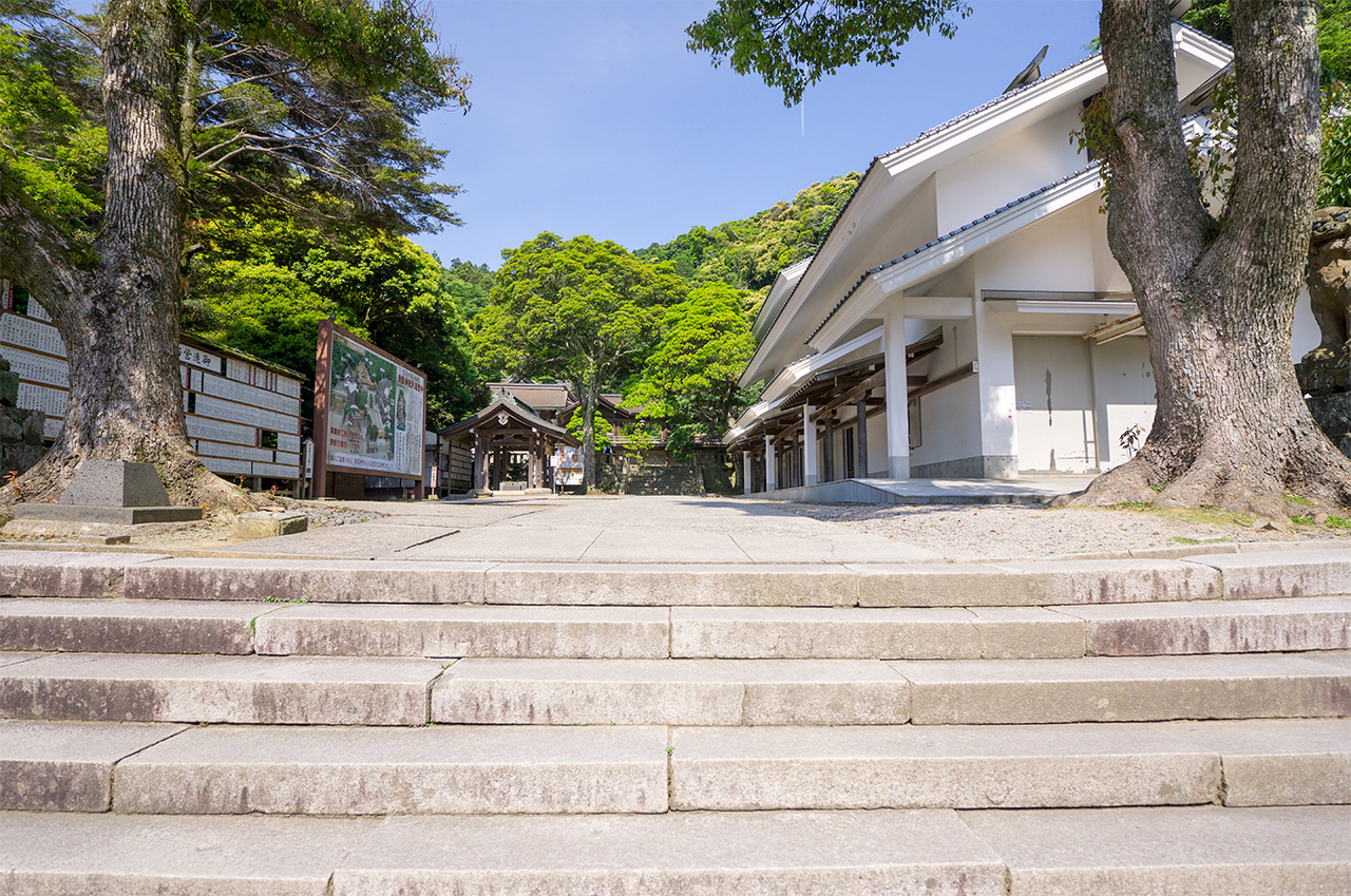 美保神社 第二鳥居をくぐった境内の参道