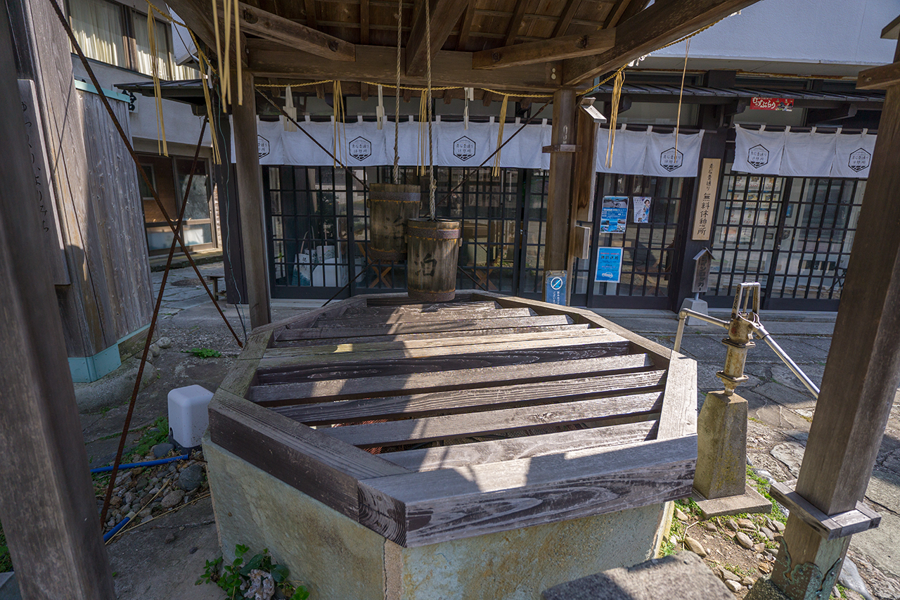美保神社 廻船御用水「おかげの井戸」内部