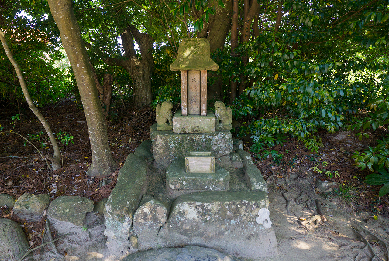 八重垣神社 社日社 社殿