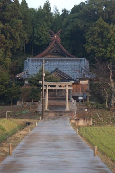 宇受賀命神社 鳥居と社殿