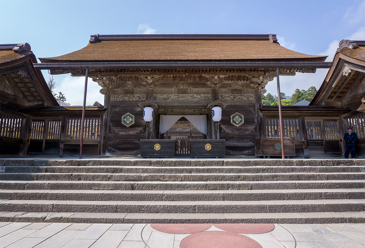 参拝ルート 八脚門