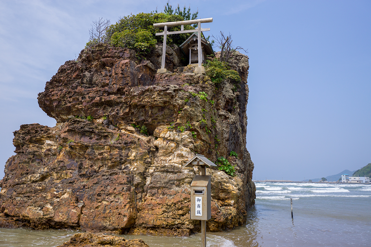 稲佐の浜の弁天島
