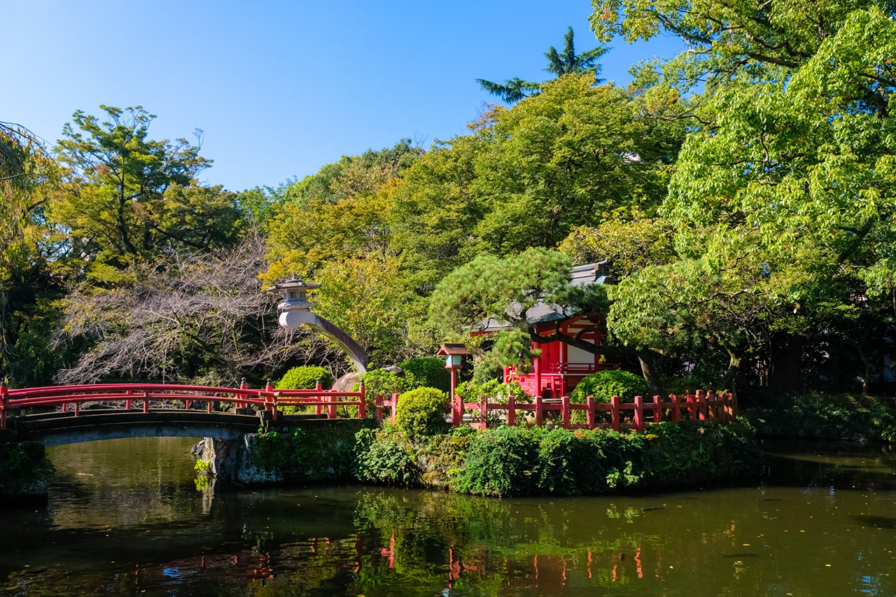 池の上にある厳島神社