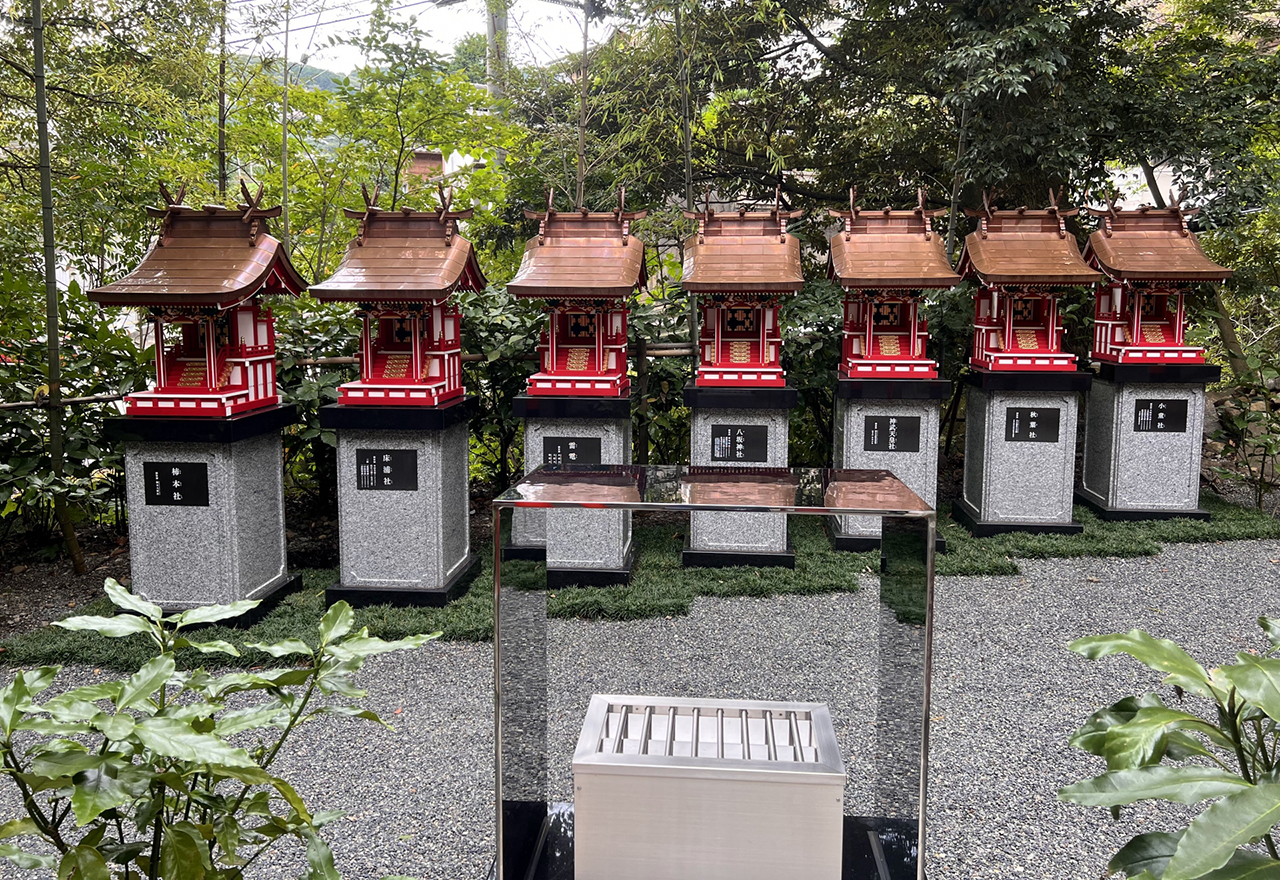 来宮神社 七社社殿と賽銭箱