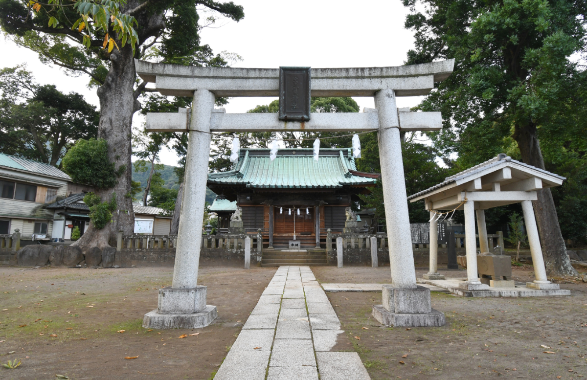鳥居と拝殿