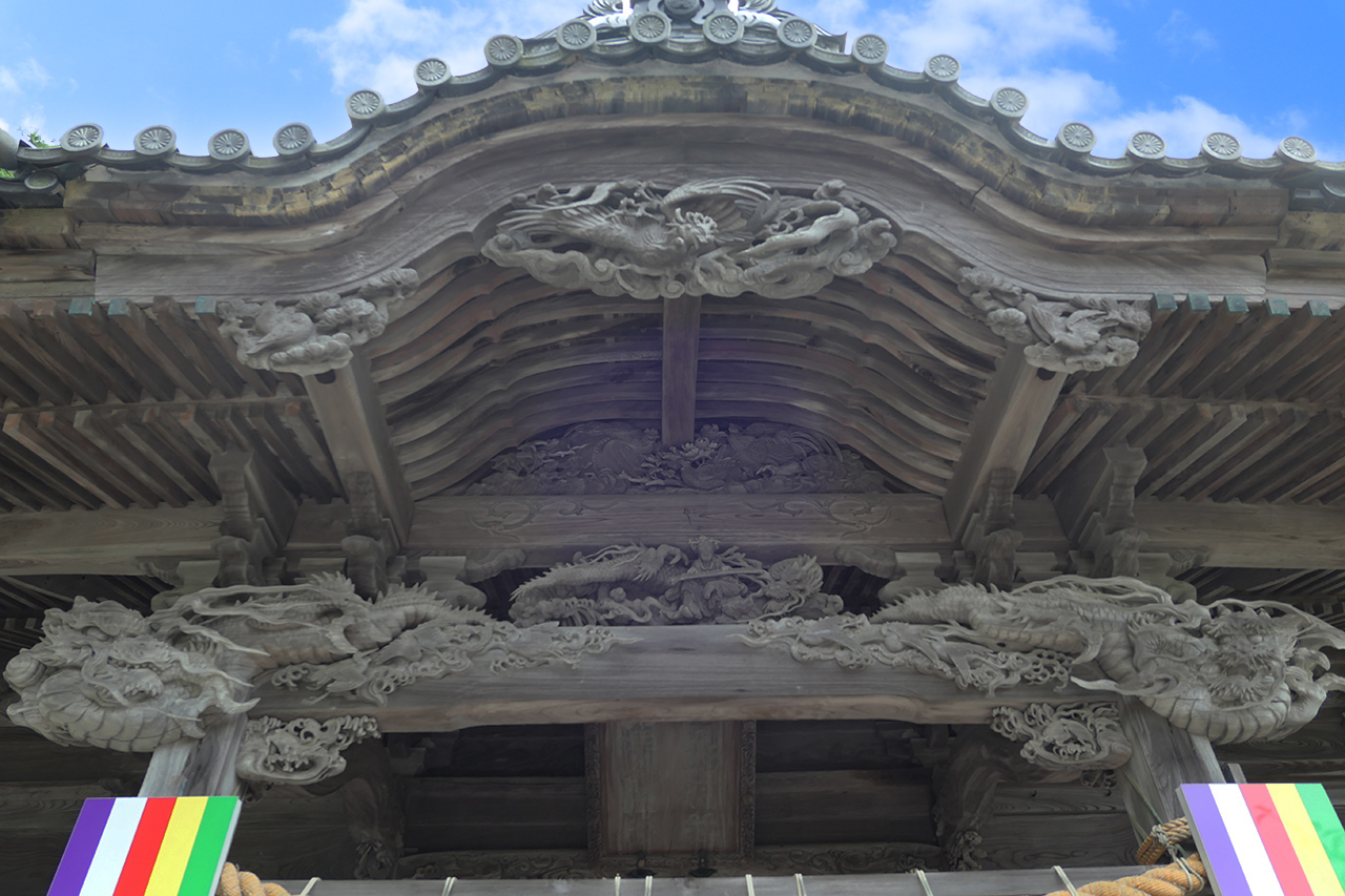 拝殿の彫刻