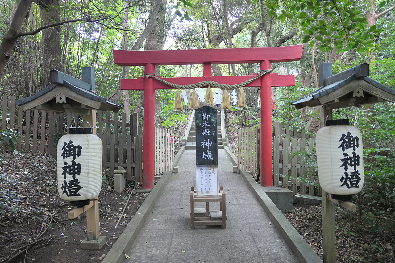 本殿前の鳥居