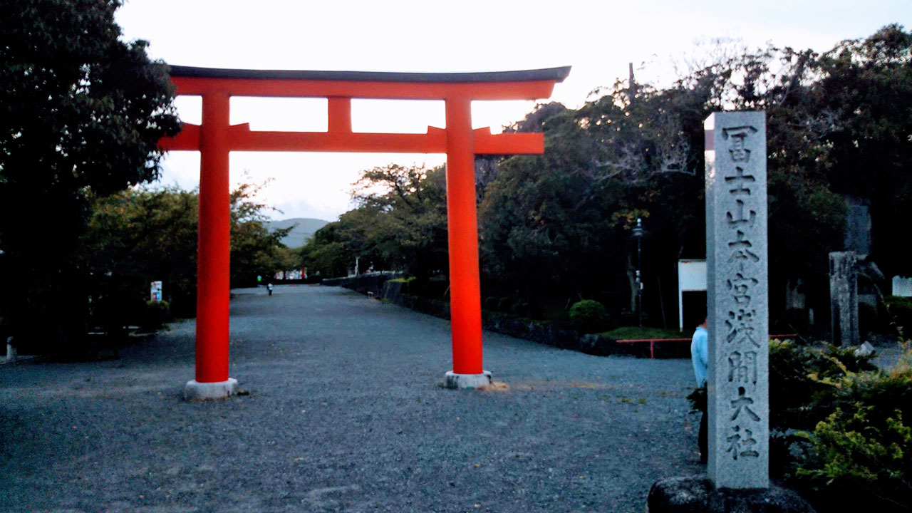 東の鳥居