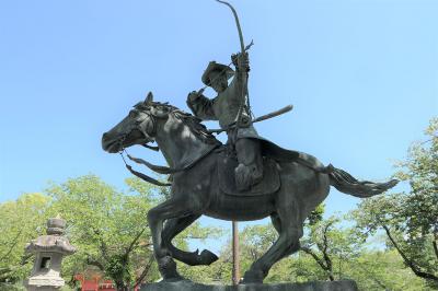 富士山本宮浅間大社 流鏑馬の銅像