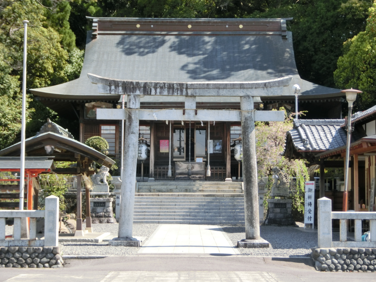 鳥居と拝殿
