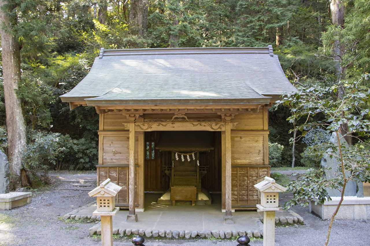 八王子社 社殿