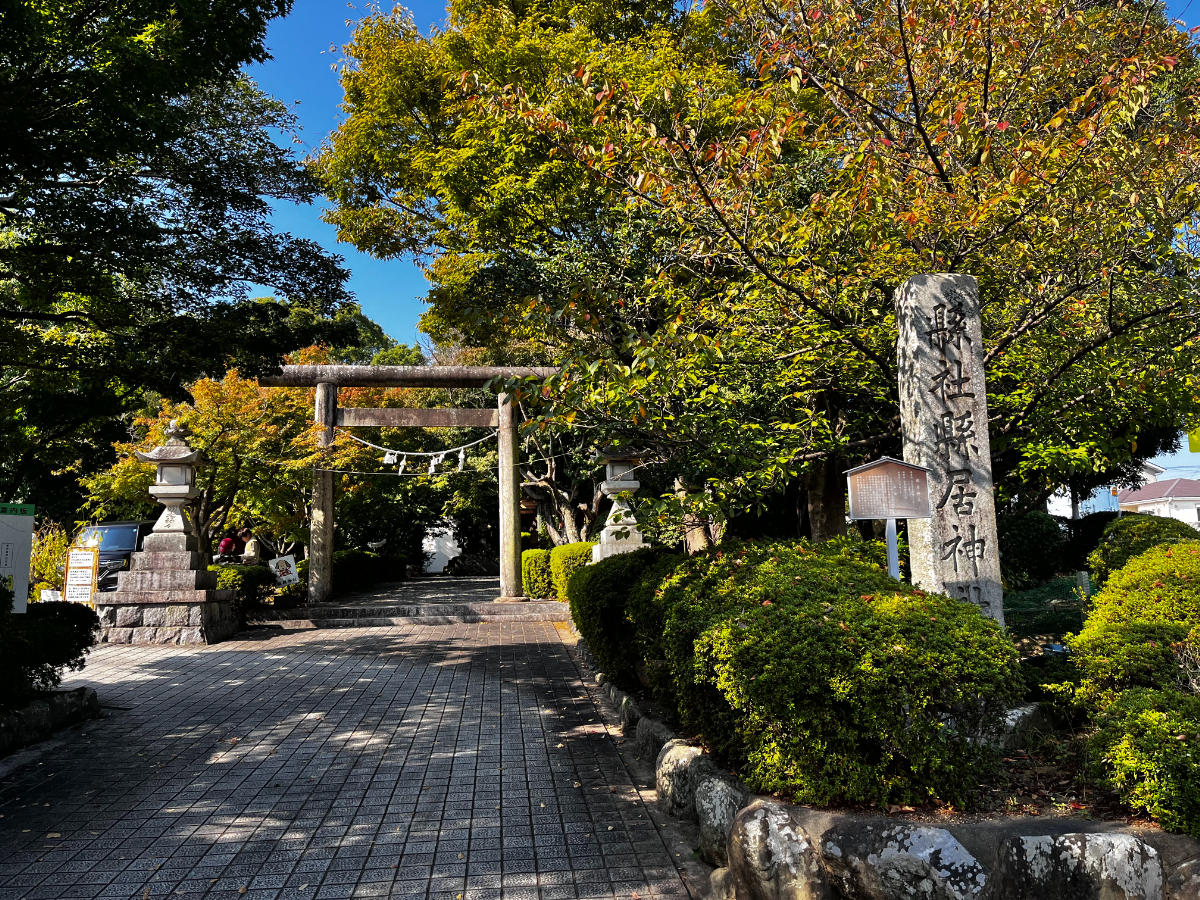 社号標と鳥居