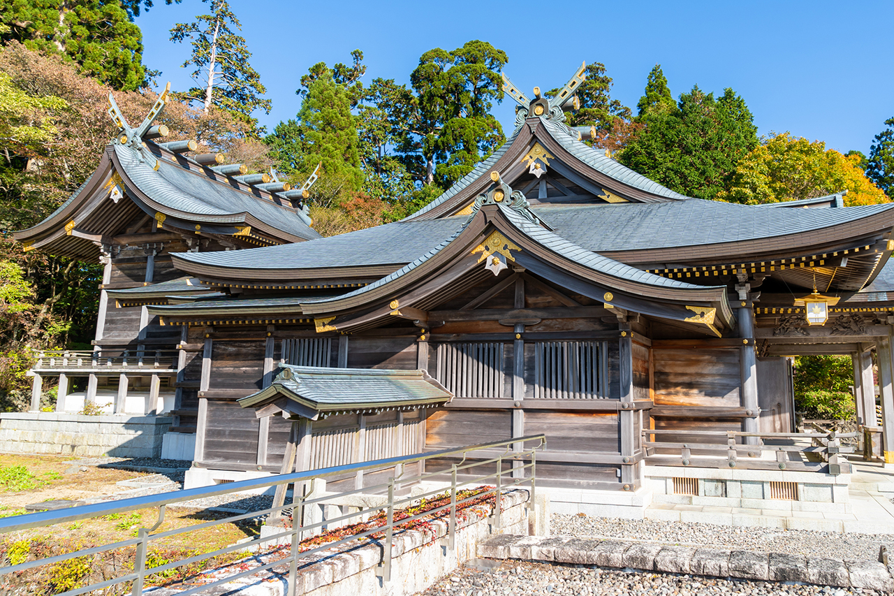 秋葉山本宮秋葉神社 上社 拝殿と本殿