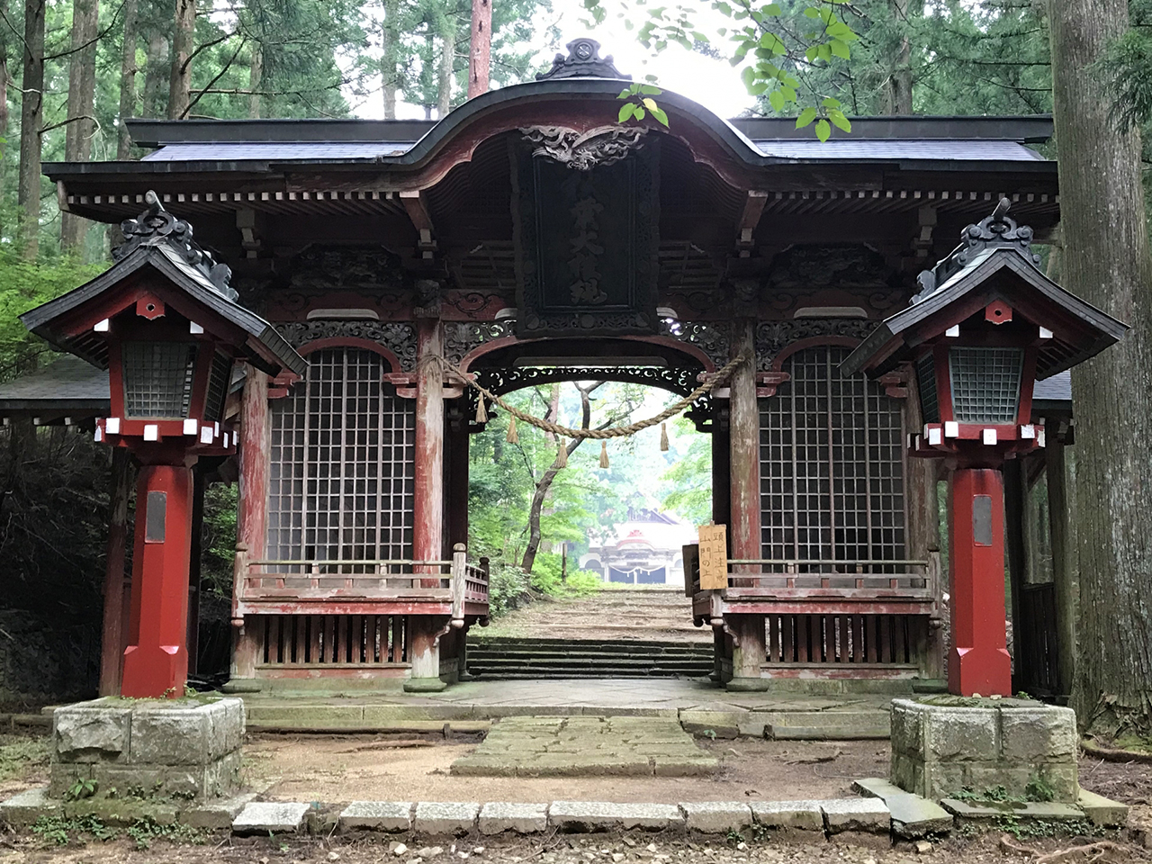 秋葉山秋葉寺山門（仁王門）
