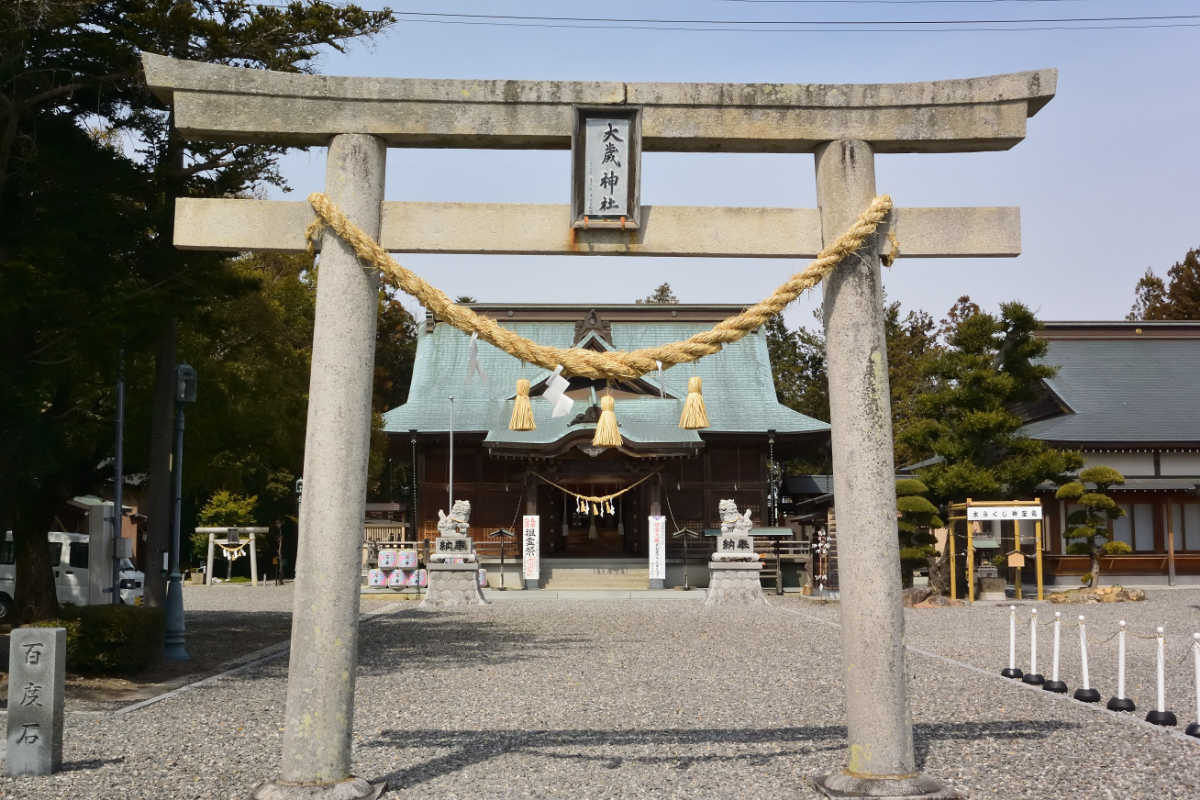 鳥居と拝殿