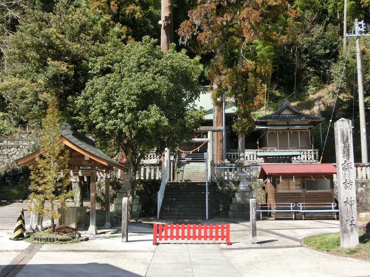 鳥居と拝殿