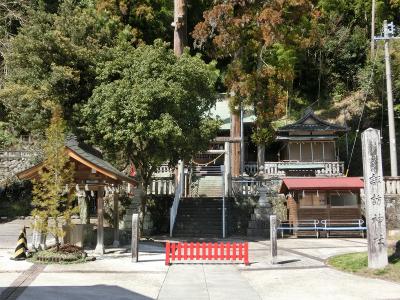 諏訪神社 鳥居と拝殿