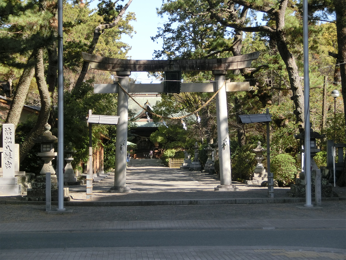 鳥居と拝殿