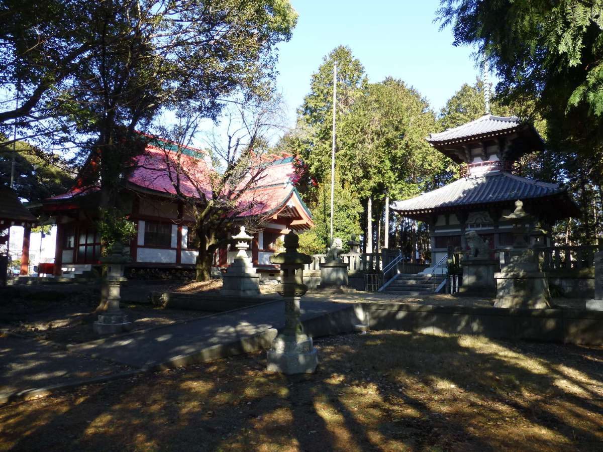 拝殿/忠霊塔