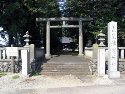 塩竈神社 鳥居と拝殿