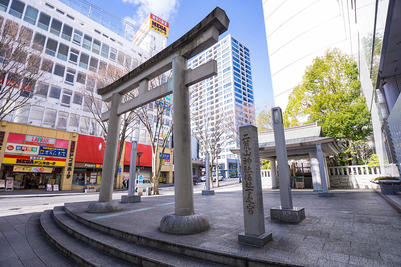 宇都宮二荒山神社 摂社 下之宮の鳥居と社号標