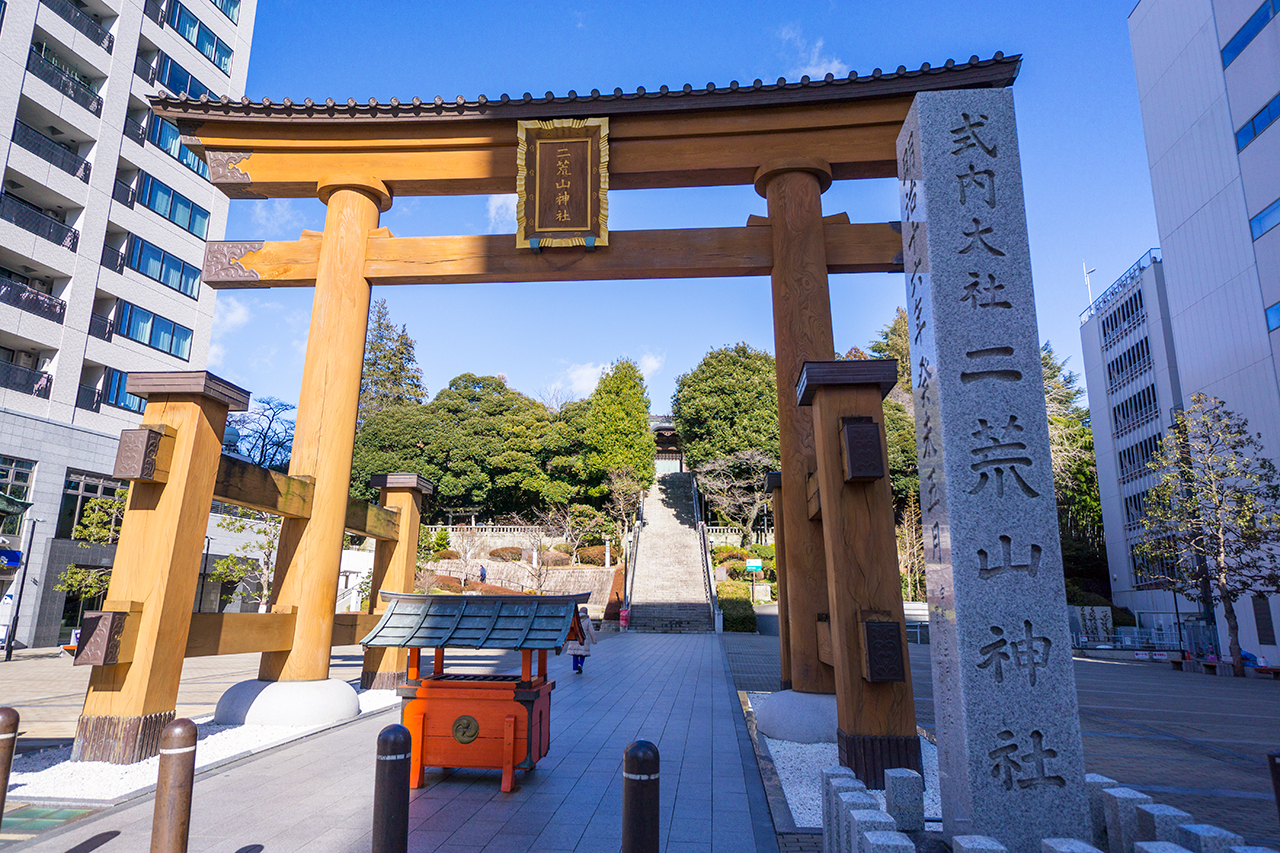 宇都宮二荒山神社 通社号標と大鳥居