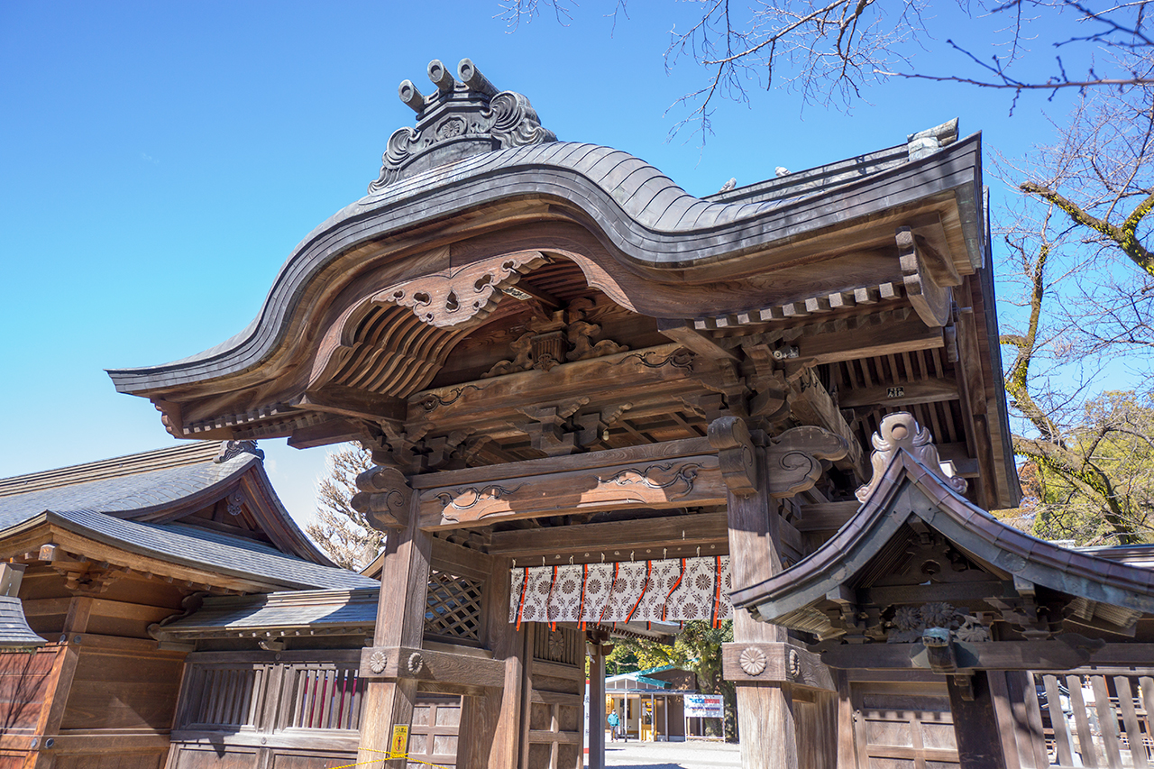 宇都宮二荒山神社 神門 斜めから