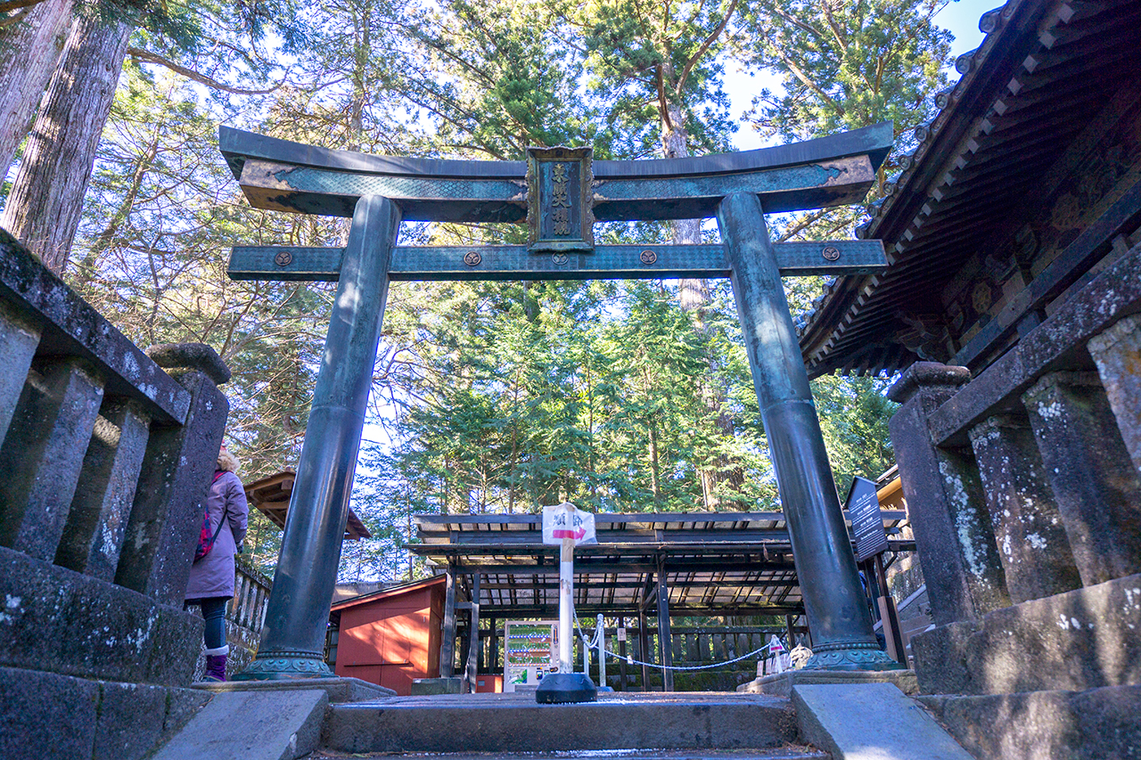 銅製の明神鳥居