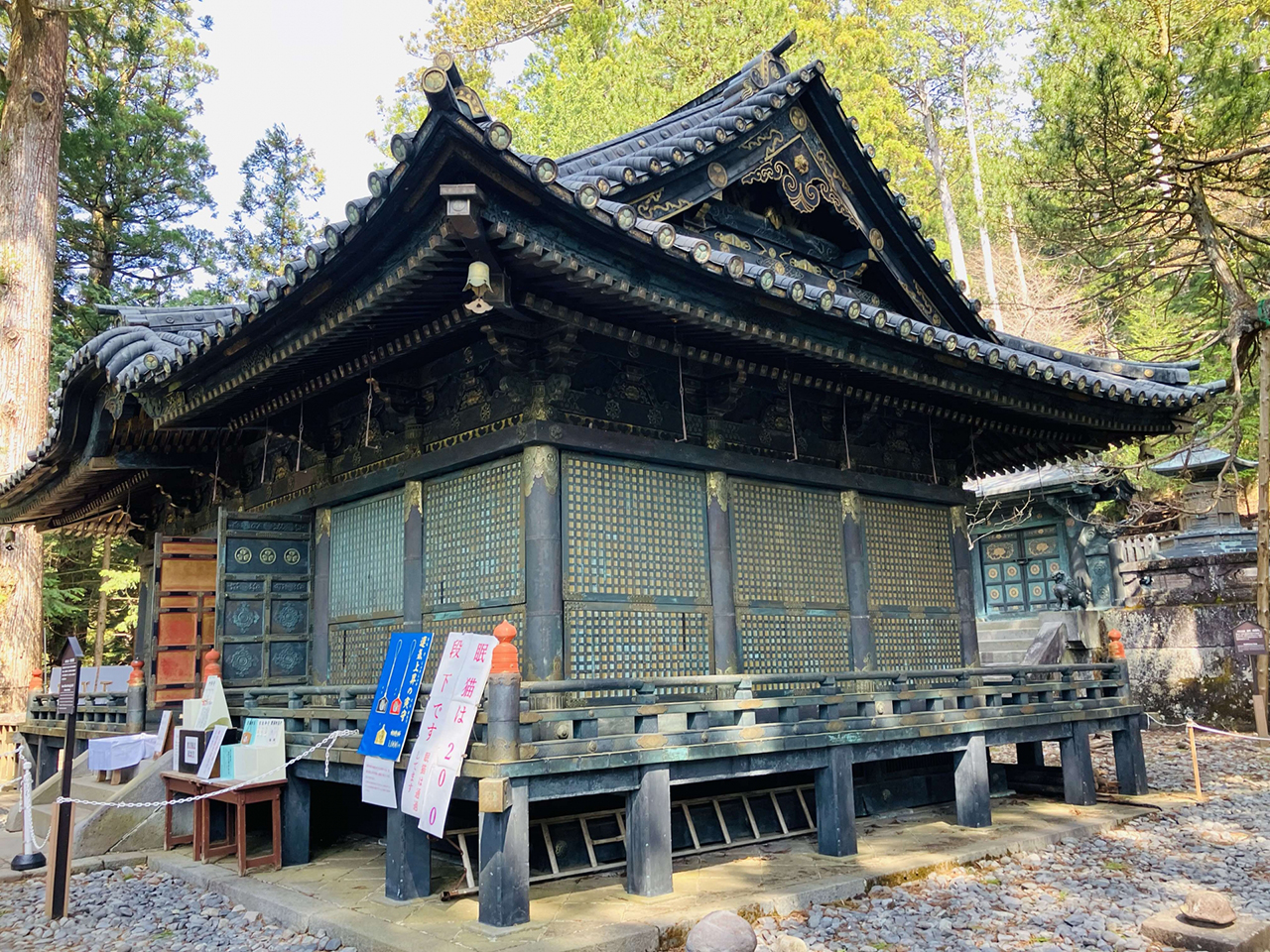 奥宮の拝殿全体
